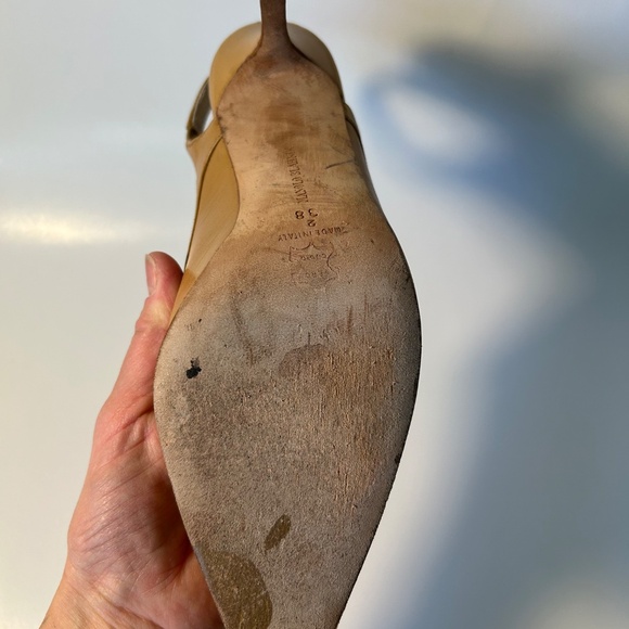 Neutral Manolo Blahnik - Picture 4 of 7